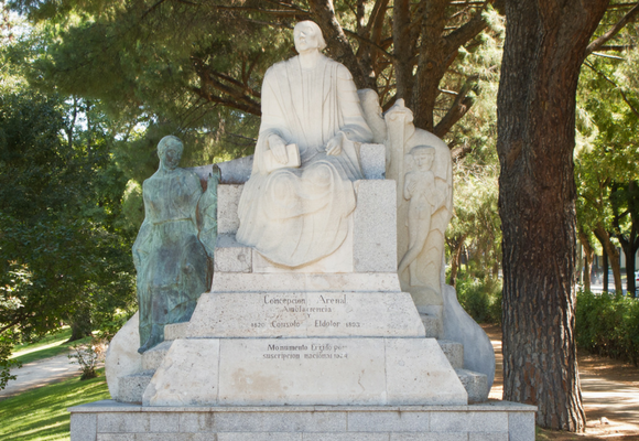 Estatua en honor a Concepción Arenal