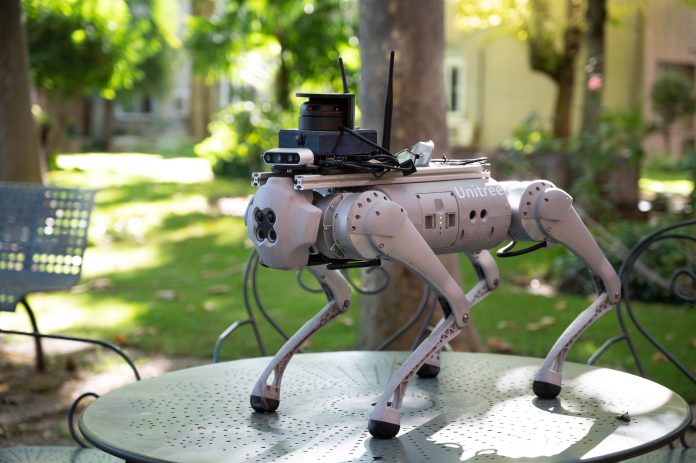 El perro robot que ayuda a las personas ciegas